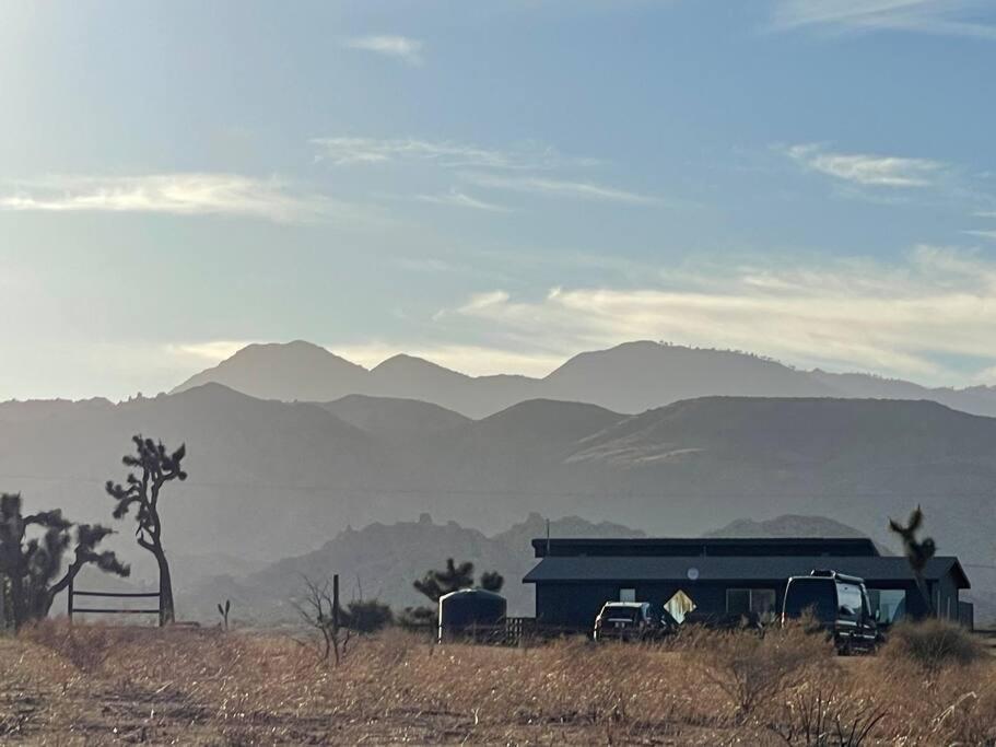 Chasing The Moon: Expansive Tub Views Near Pappy'S Villa Pioneertown Exteriör bild