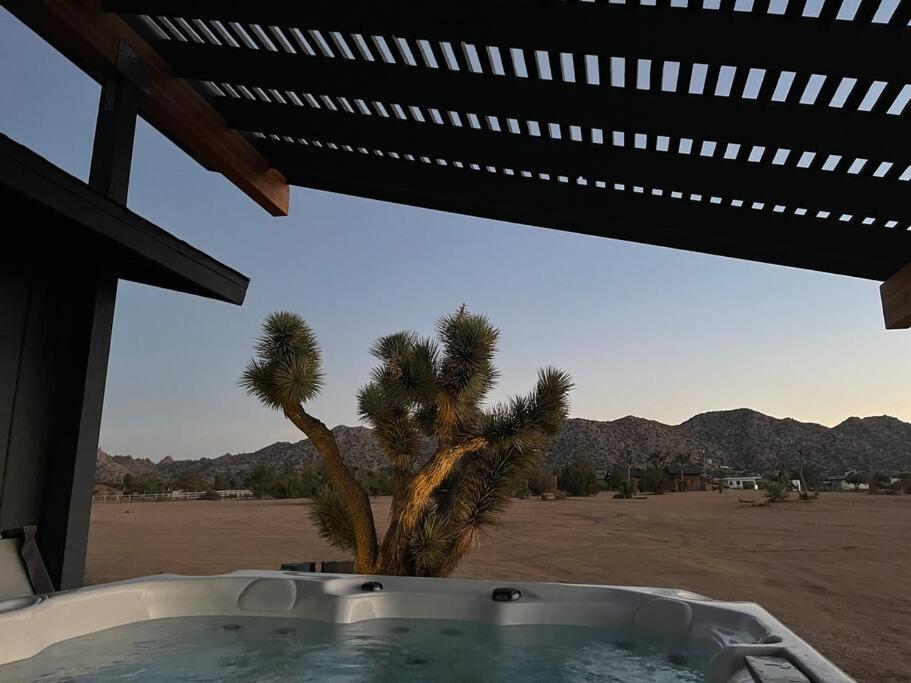 Chasing The Moon: Expansive Tub Views Near Pappy'S Villa Pioneertown Exteriör bild