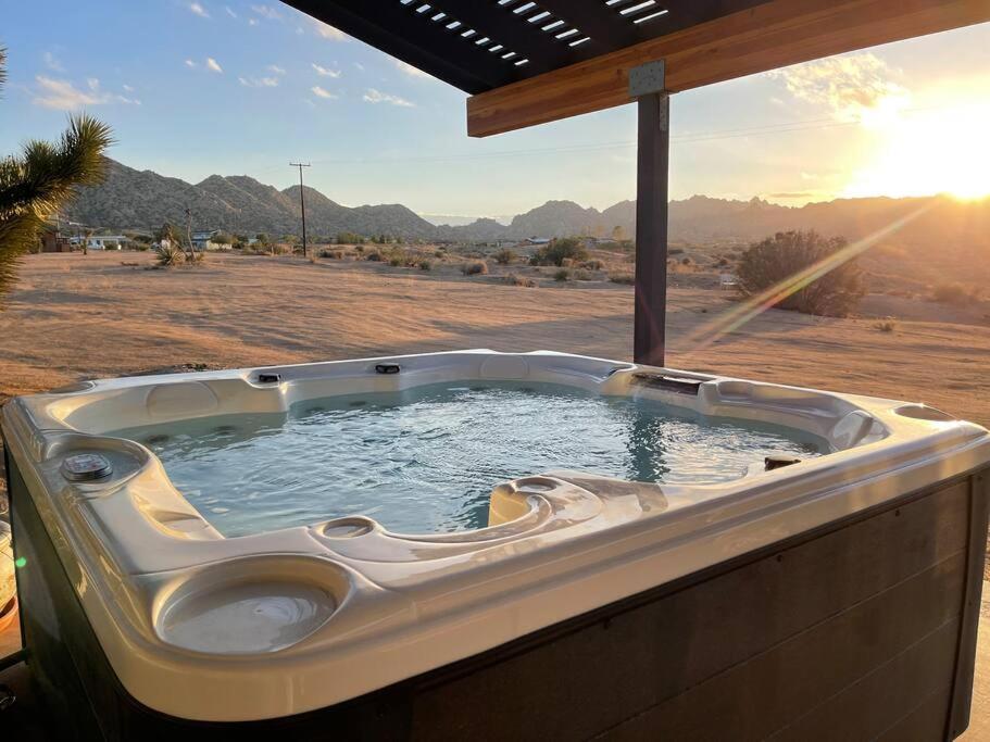 Chasing The Moon: Expansive Tub Views Near Pappy'S Villa Pioneertown Exteriör bild